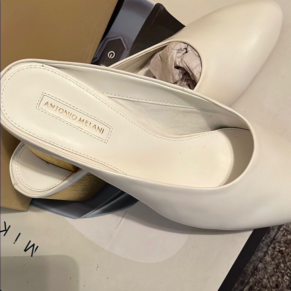 Antonio Melani Women's Cream Mules